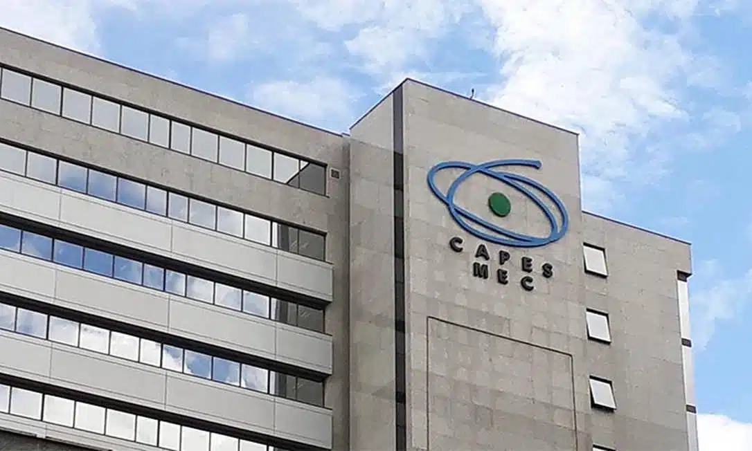CAPES anuncia 91,2 mil bolsas de estudo para Pós-Graduação em 2025 e 2026. Saiba como funcionam os critérios e programas disponíveis!