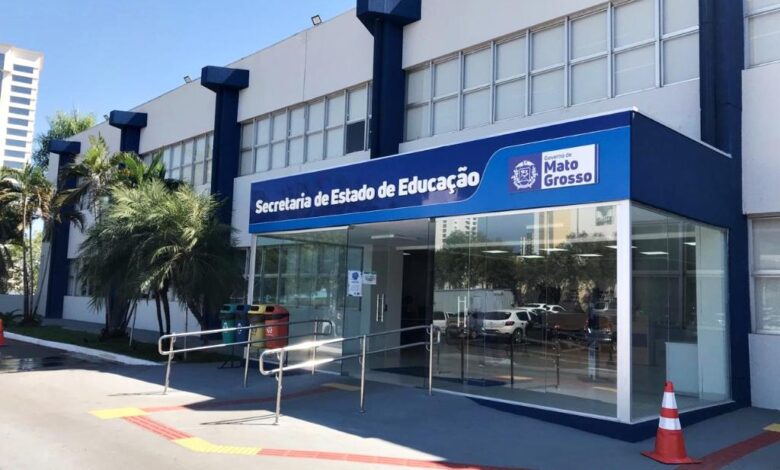 Concurso SEDUC - MT 2025: 1.500 vagas para professores, salários até R$ 17 mil. Inscrições até 8/05 no site oficial. Não perca!