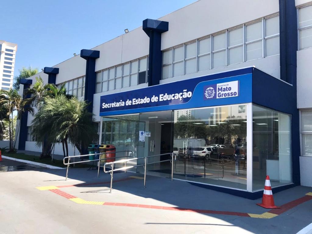 Concurso SEDUC - MT 2025: 1.500 vagas para professores, salários até R$ 17 mil. Inscrições até 8/05 no site oficial. Não perca!
