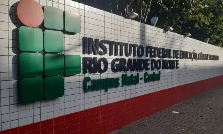 IFRN anuncia inscrições para 2 Cursos de Especialização EAD Gratuitos nas áreas de Literatura e Ensino de Matemática EAD Gratuitos.