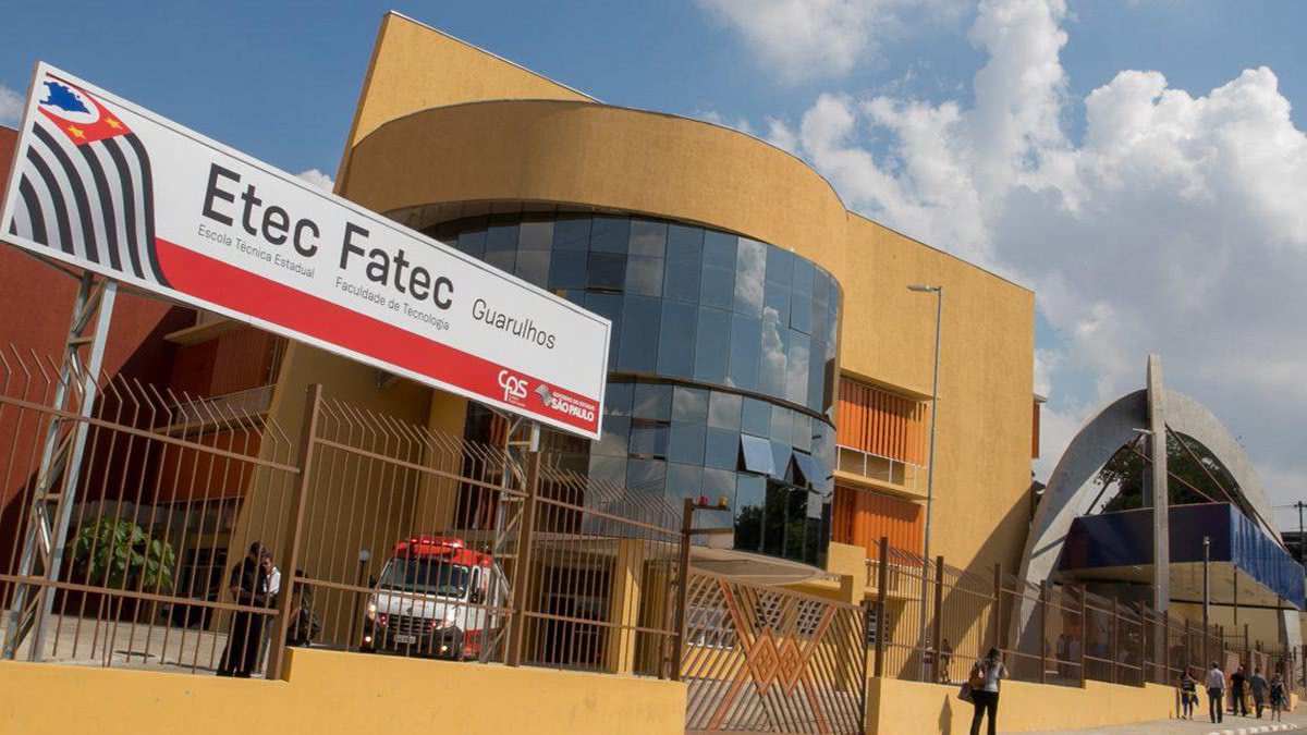 Procurando curso técnico gratuito em SP? As ETECs oferecem 90 mil vagas nas áreas de tecnologia, saúde, gestão e muito mais.