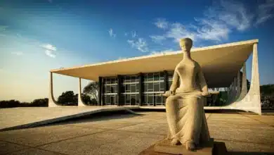 STF julga piso nacional do magistério. Saiba como a decisão pode mudar salários e valorizar professores em todo o Brasil. Confira os detalhes!