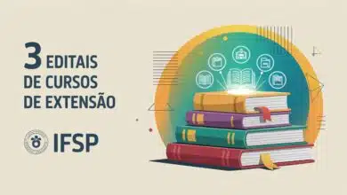 Fundo acadêmico moderno com livros digitais, certificados e ícones de cursos online e extensão universitária, destacando as palavras ‘IFSP’, ‘3 EDITAIS’, ‘CURSOS DE EXTENSÃO’ e ‘INSCRIÇÕES ABERTAS’ em letras maiúsculas contornadas, estilo profissional para thumbnail de YouTube, cores vibrantes e acadêmicas, sem logotipos.