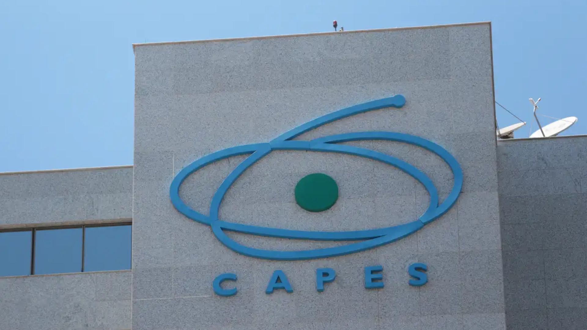MEC e CAPES vão premiar 100 mil professores com Bolsa de R$ 3 mil; Destinado a Professores da Educação Básica! Confira detalhes!