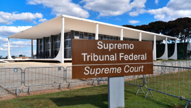 A corrida pela vaga de Barroso no STF está a todo vapor! Entenda os critérios e quem são os favoritos de Lula para a mais alta corte do país.