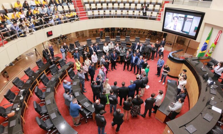 Fim das cotas raciais em universidades de Santa Catarina mobiliza MP, OAB e comunidade acadêmica em defesa das ações afirmativas.