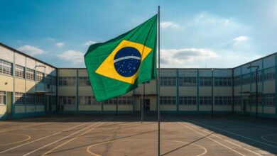 Hino Nacional volta a ser obrigatório nas escolas paulistas e gera repercussão entre professores, famílias e especialistas em educação básica.