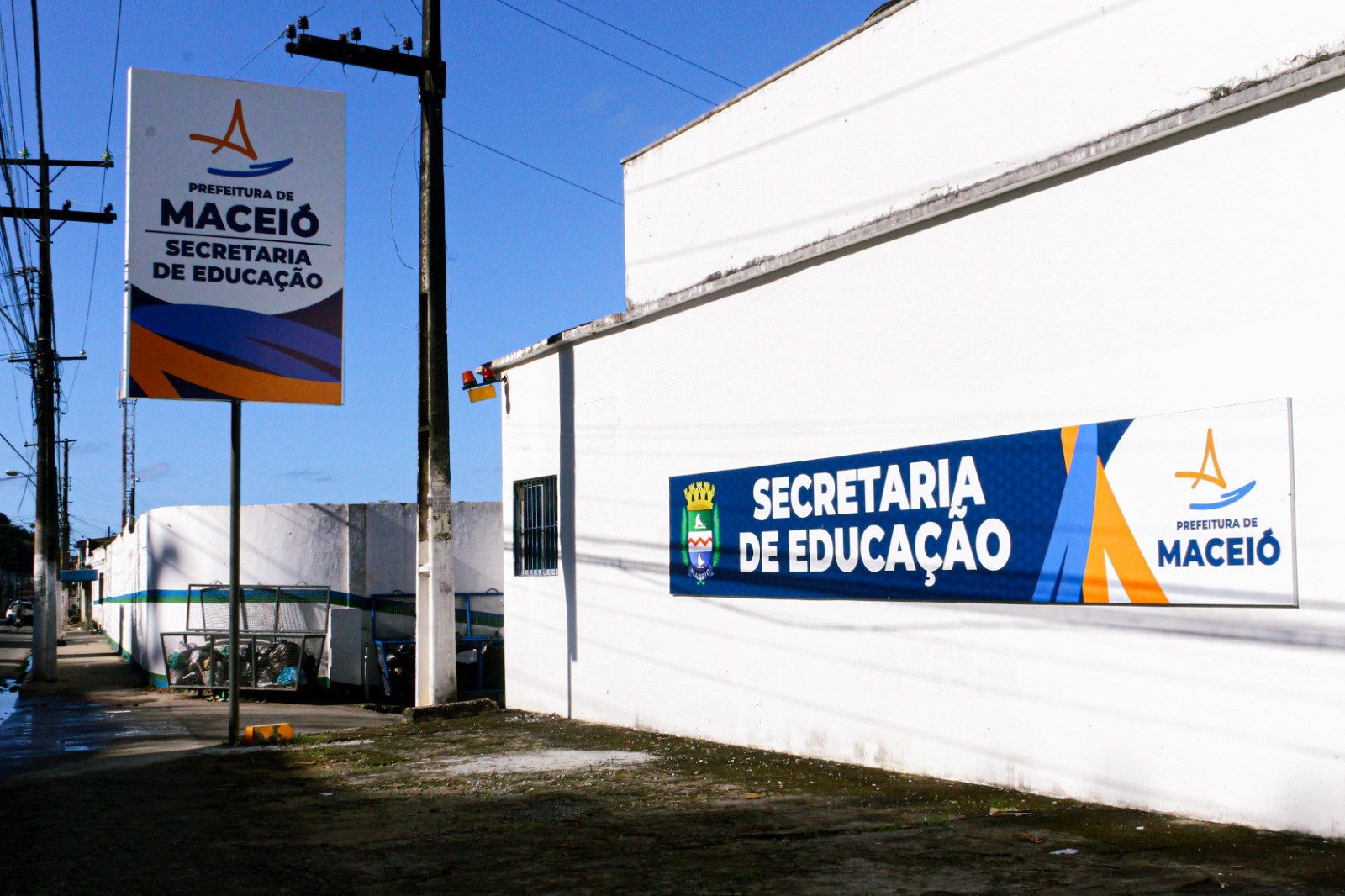 Maceió abre 5.700 vagas temporárias na educação municipal com inscrição gratuita. Pedagogia, licenciaturas e nível médio.