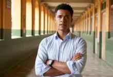 A Câmara aprovou o PL 520925, que pune gestores por não pagar o piso salarial dos professores de R$ 5.130,63. Saiba o que muda e quais são as penalidades.
