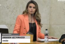 Amanda Vettorazzo chamou reajuste de 3,51% de generosidade do prefeito. O Sinpeem chama de perda salarial. Confira detalhes!