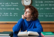 Câmara aprova projeto que torna hora-aula base de cálculo da jornada de professores, mesmo com aulas de menos de 60 minutos.