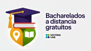 Graduação pública e gratuita a distância no Ceará UECE oferta 648 vagas e UVA, 1.260. Seleção por Enem e histórico escolar. Prazos encerram em julho.