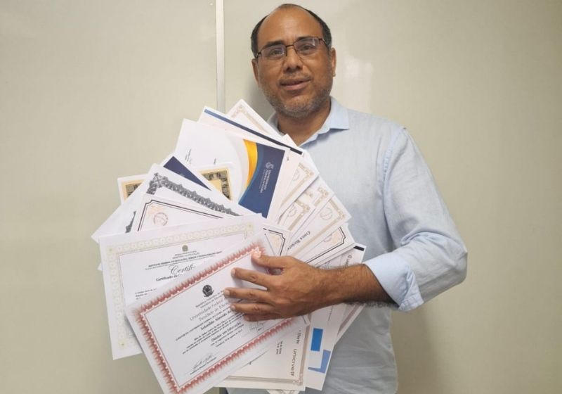 Professor cearense bate recorde com 17 licenciaturas no Brasil reconhecidas pelo RankBrasil